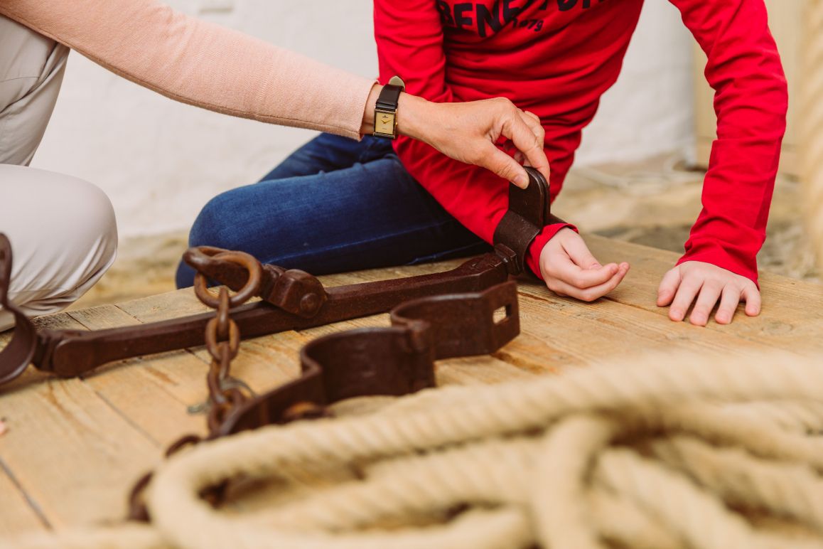 Hinter Schloss und Riegel